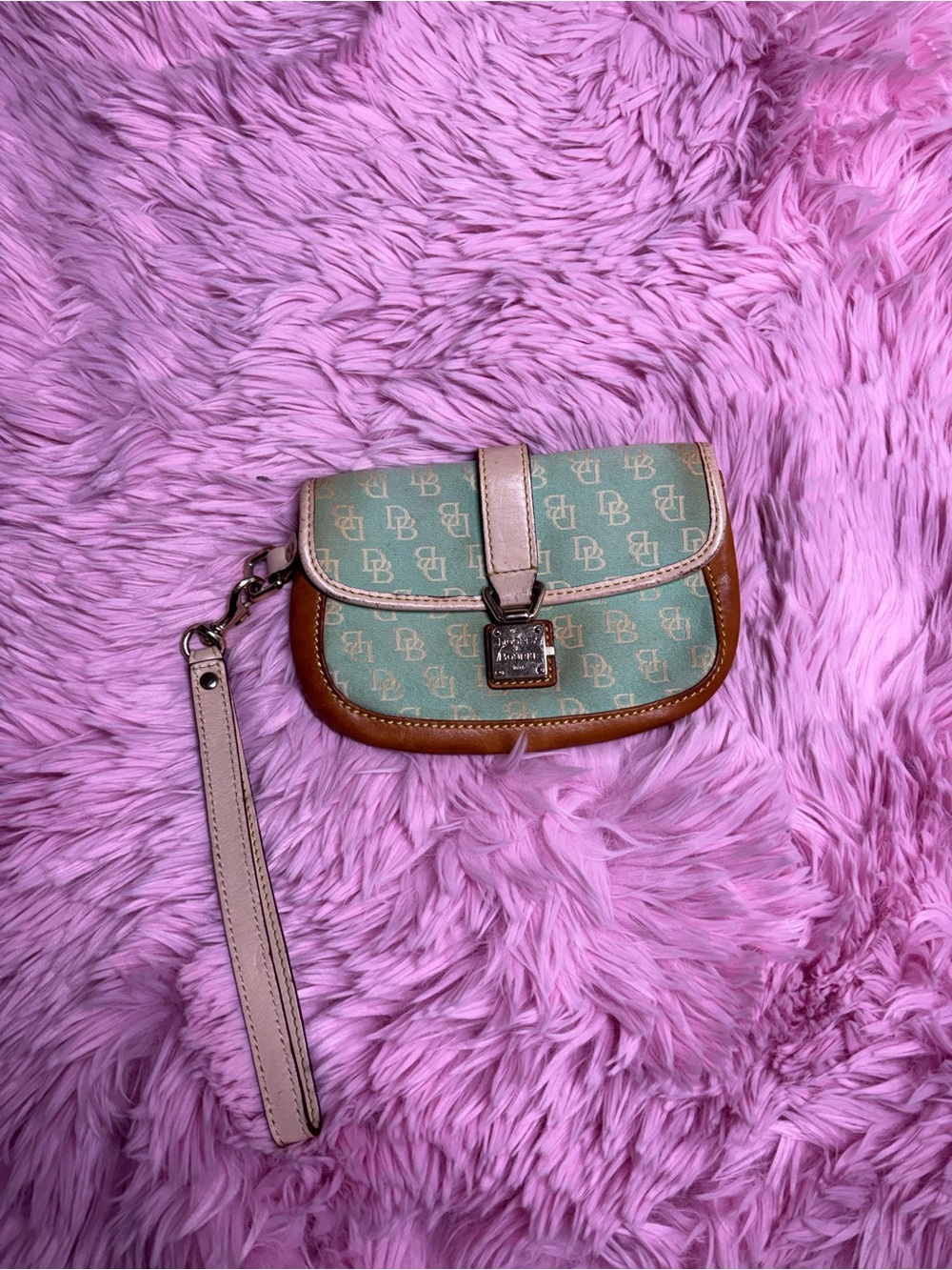 Dooney & Bourke wristlet
